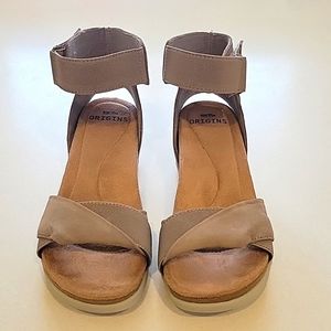 Earth Origins Carolina wedge sandal